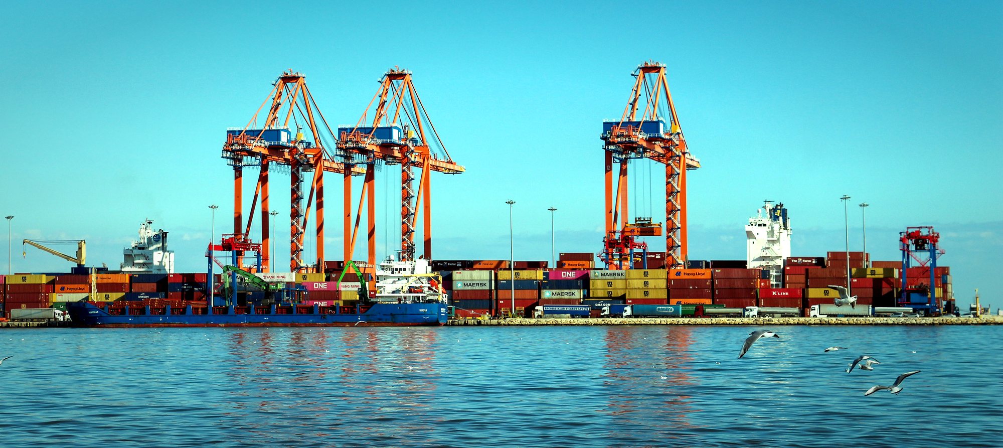 Commodity trading and international shipping