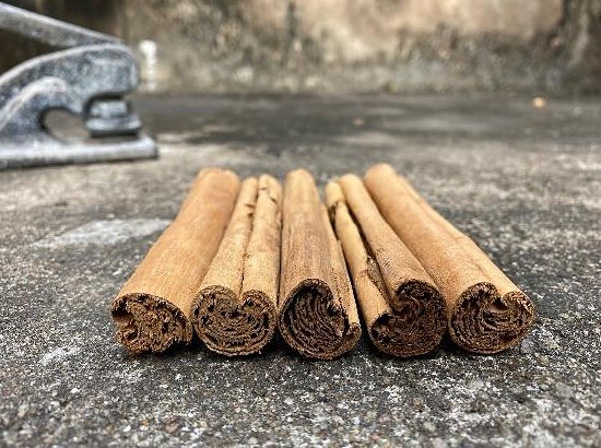 Ceylon cinnamon quills, grade M4